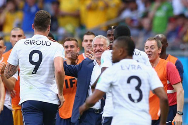 Deschamps Latih Prancis...
