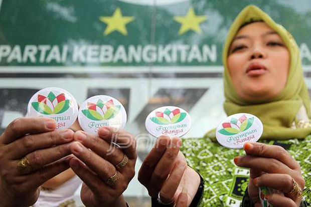 Perempuan Bangsa Dorong...
