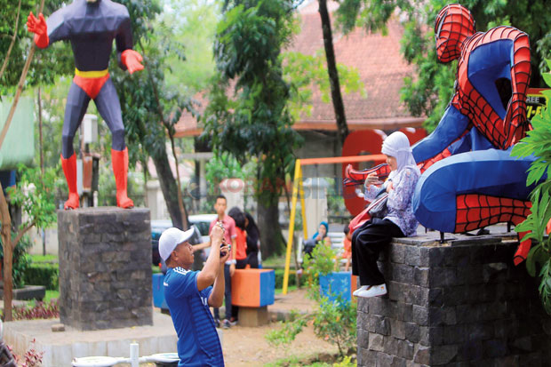 Patung Gatot Kaca Paling...