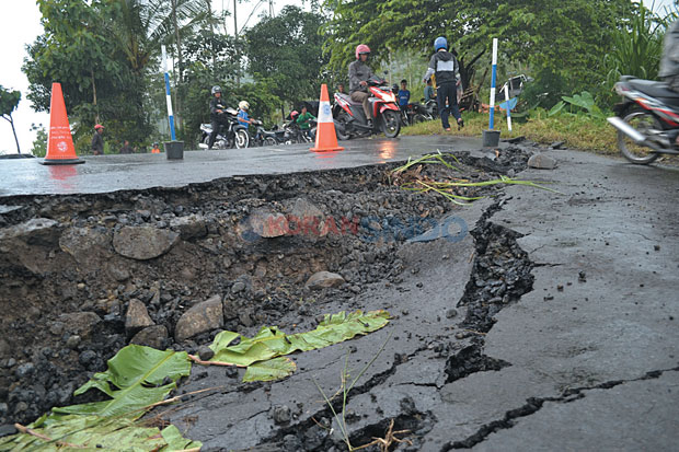 Akses Jalan Menuju Guci...