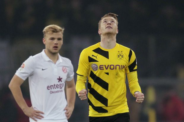 Reus Bantu Dortmund...