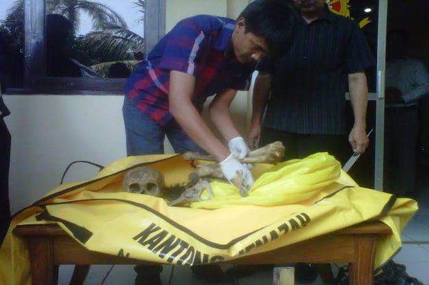Tengkorak Manusia Tergantung...