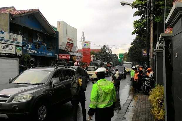 Sidang Selesai, Toko...