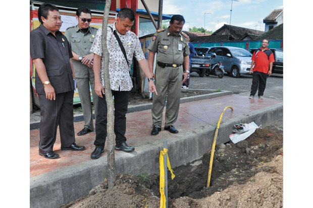 Proyek PT Telkom Rusak...