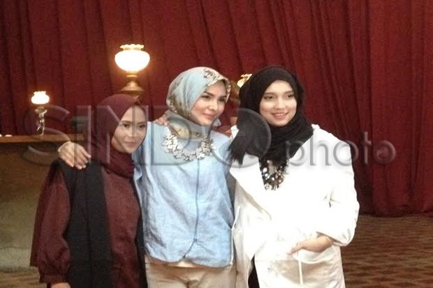 3 Desainer Cantik Ini...