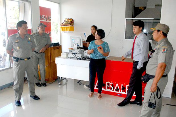 Satpol PP Segel Pasar...