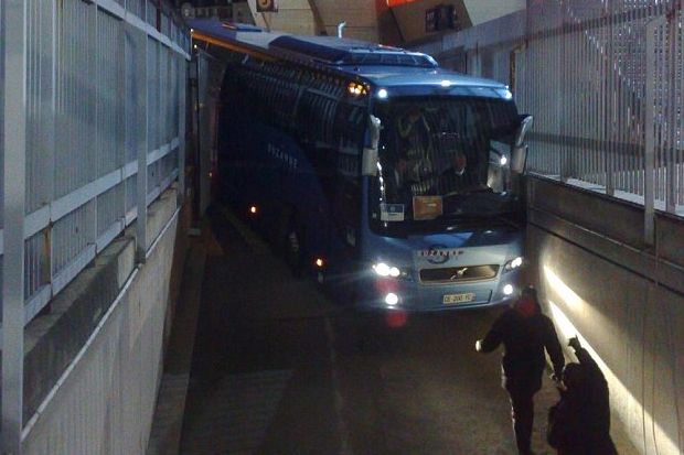 Bus Chelsea Terjebak...