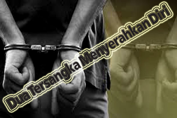 Dua Tersangka Menyerahkan...