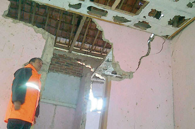 Ratusan Rumah Terancam...