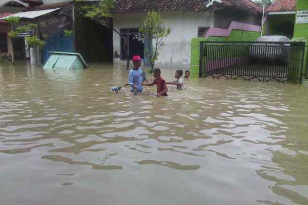 Banjir Rendam Ratusan...