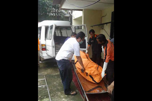 Tidak Keluar Rumah,...