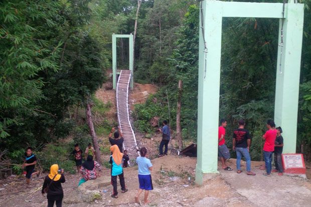 Jembatan Runtuh saat...
