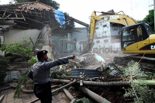 Bangunan Liar di Pinggir...