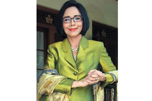Poppy Dharsono Garap...