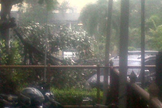 Hujan dan Angin Kencang,...