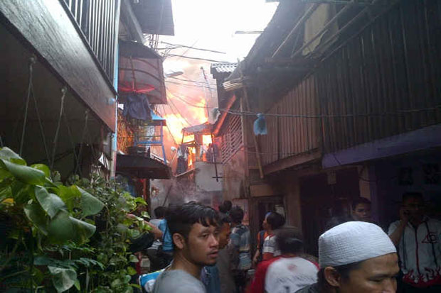 Kebakaran Mengamuk di...