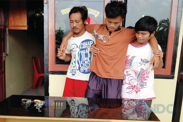Sindikat Jual Beli Senpira...