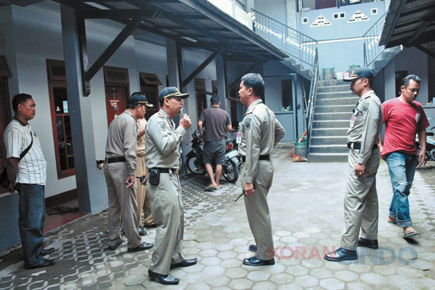 Satpol PP Tutup Kosan...