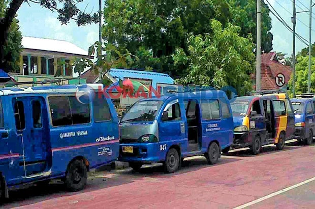 Tersaingi, Sopir Angkot...