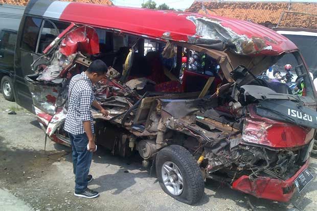 Tabrakan dengan Truk,...