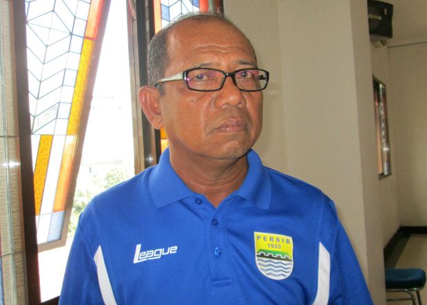 Debut Perdana di Depan...