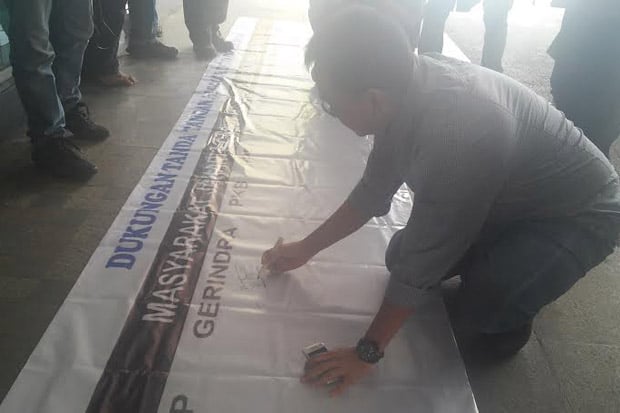 Aksi Cabut Mandat Ahok,...