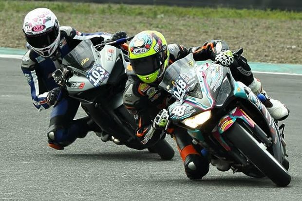 Pecinta Yamaha R25 Belajar...