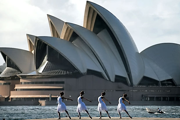 Australia Perbesar Biaya...
