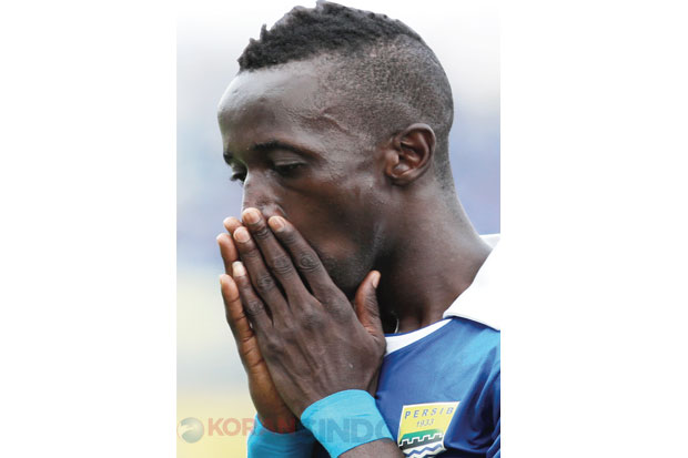 Persib Pimpin Klasemen...