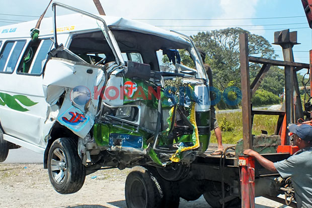 Sampri vs Pikap,1 Tewas...