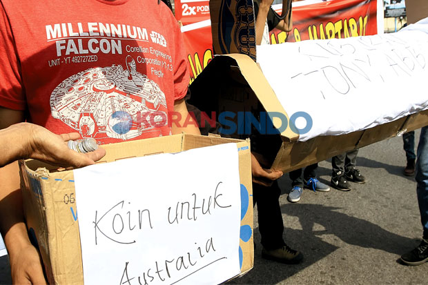 Mahasiswa Gelar Aksi...