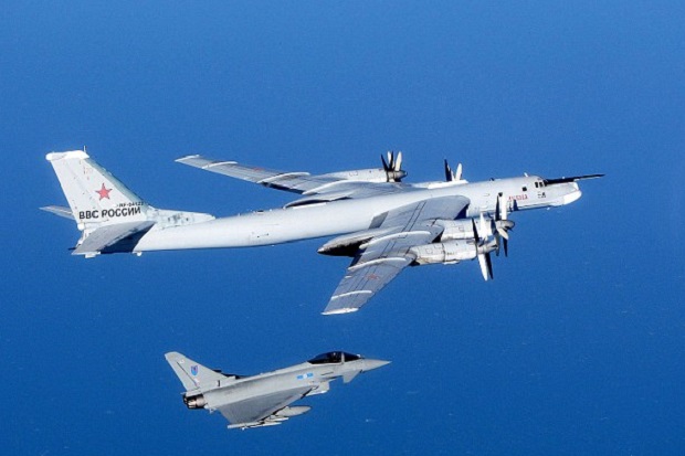 Manuver Jet Bomber Rusia...