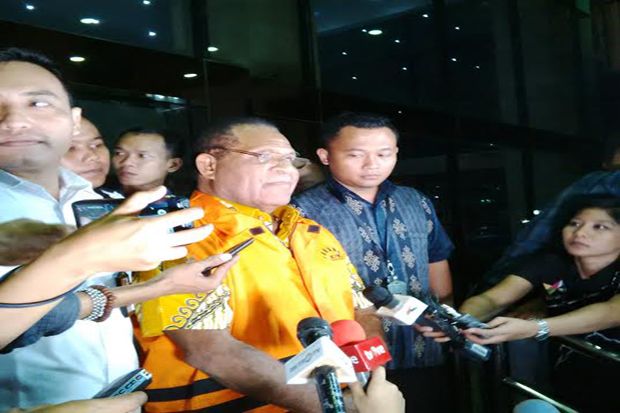 KPK Resmi Tahan Tiga...
