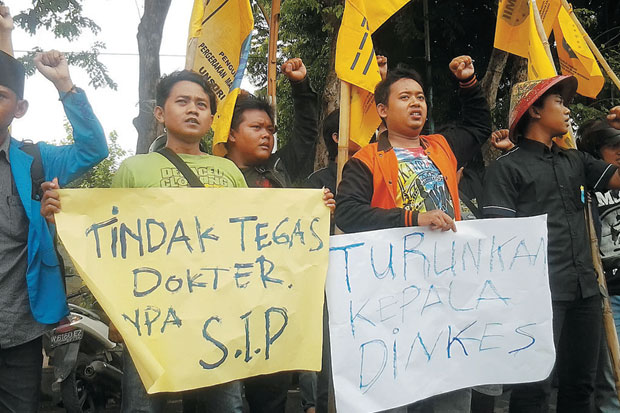 PMII Desak Kadinkes...
