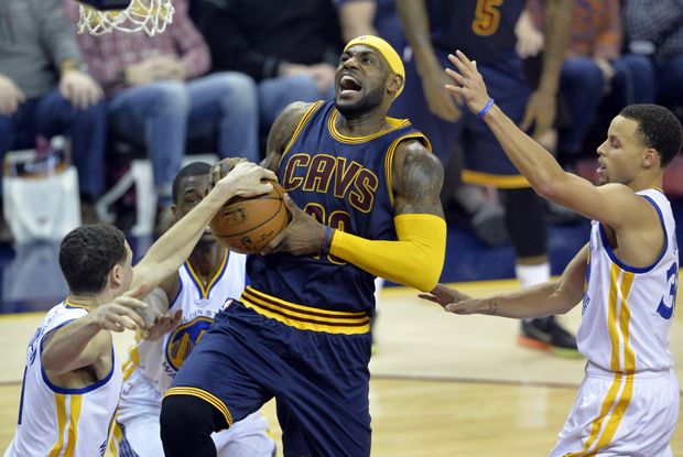 Kyrie Irving Jadi Tumbal...