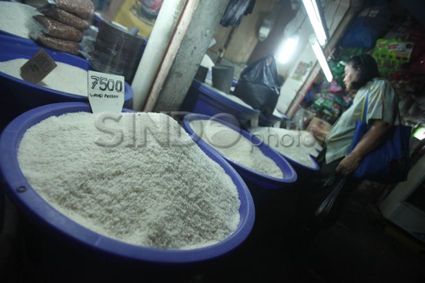 Beras di Pasar Tanah...
