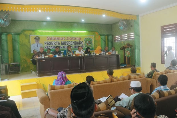 Warga Amplas Keluhkan...