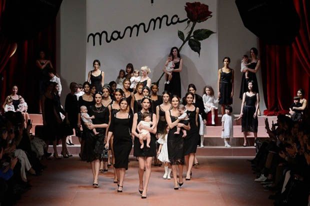 Dolce & Gabbana Gandeng...