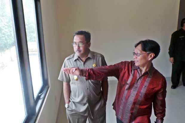 Rutin Terapi, Rano Karno...