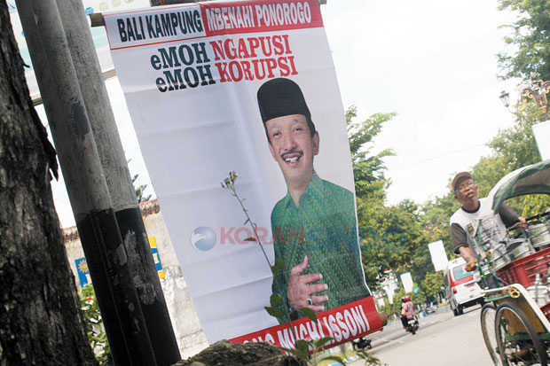 Ratusan Poster Diri...