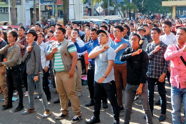 Bertabur Bintang dan...