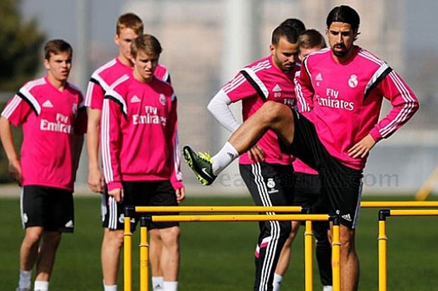 Khedira Kembali Berlatih...