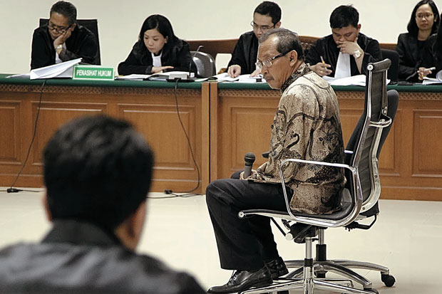 Antonius Didakwa Suap...