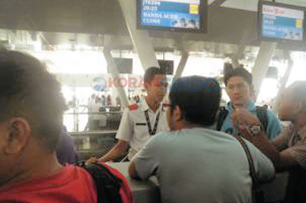 Delay 4 Jam, Penumpang...