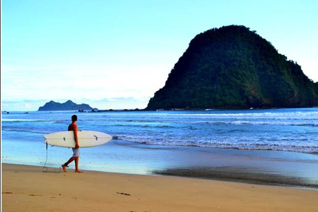 Pantai Pulau Merah,...