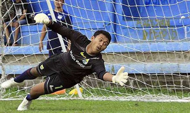Kiper Muda Persib Berjuang...
