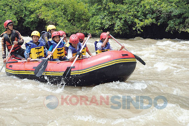 Uji Nyali Arung Jeram...