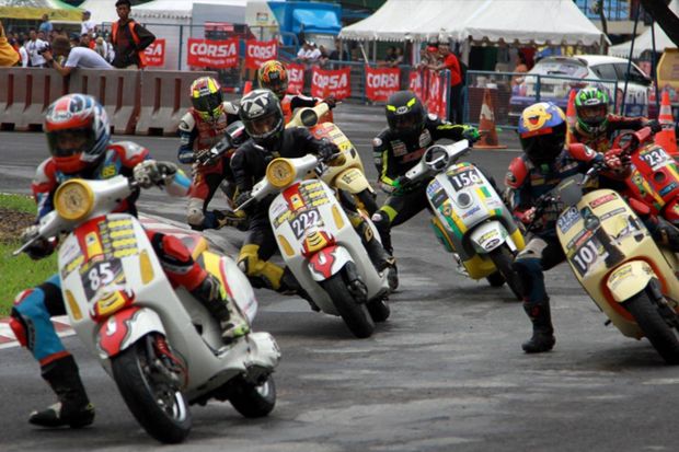 Kutu Vespa Borong Juara...