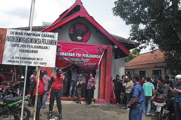 Puluhan Kader Geruduk...