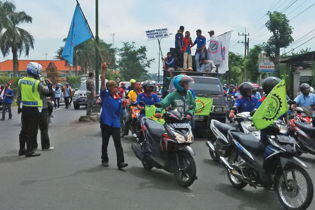 Demo Buruh Lumpuhkan...